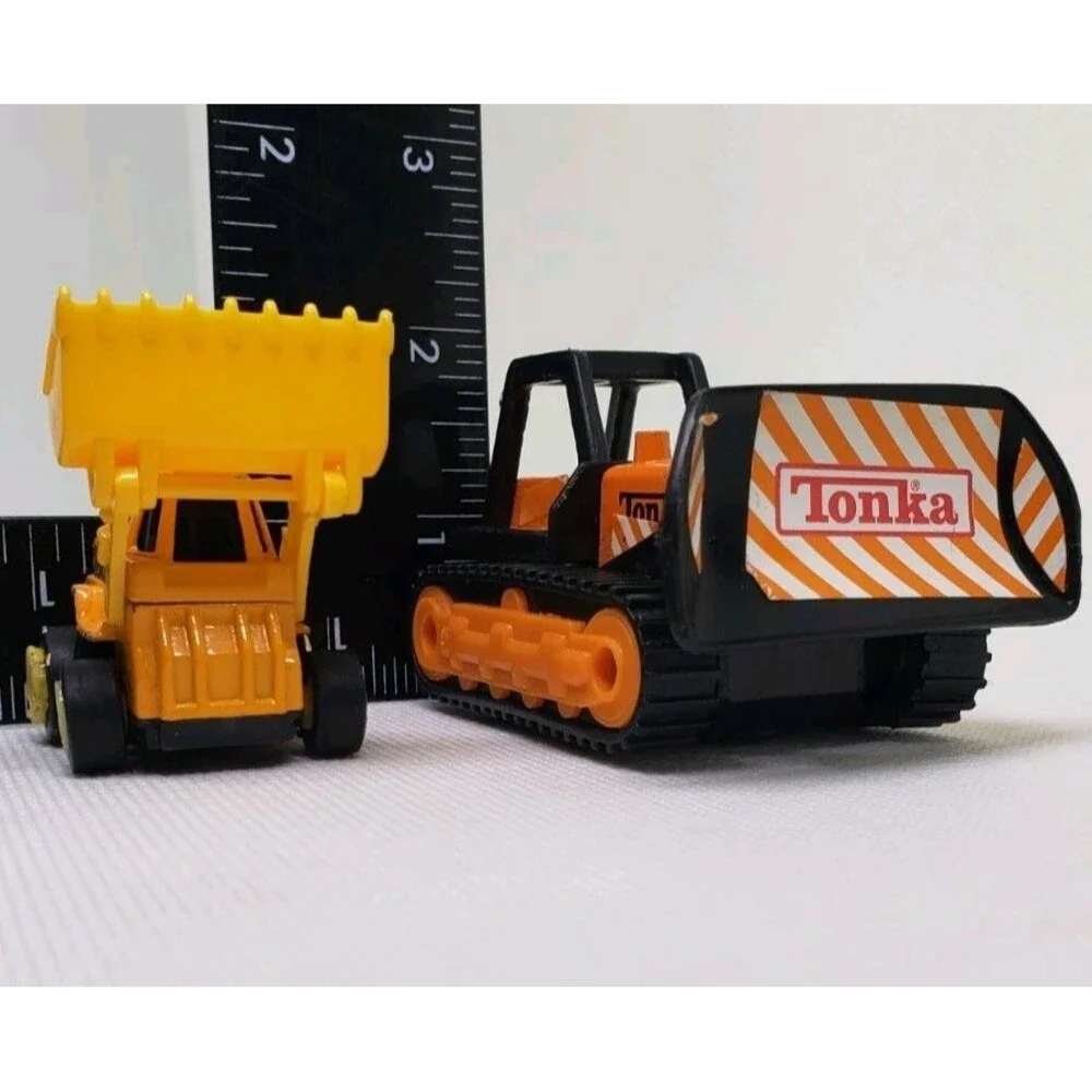 Matchbox diecast 2001 Dump Truck MB536 Orange/White 3-axle Dumper + Friends.....